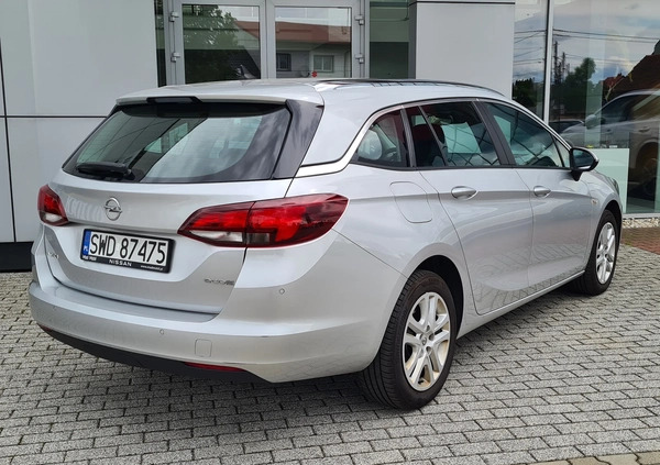 Opel Astra cena 34900 przebieg: 191900, rok produkcji 2016 z Barwice małe 379